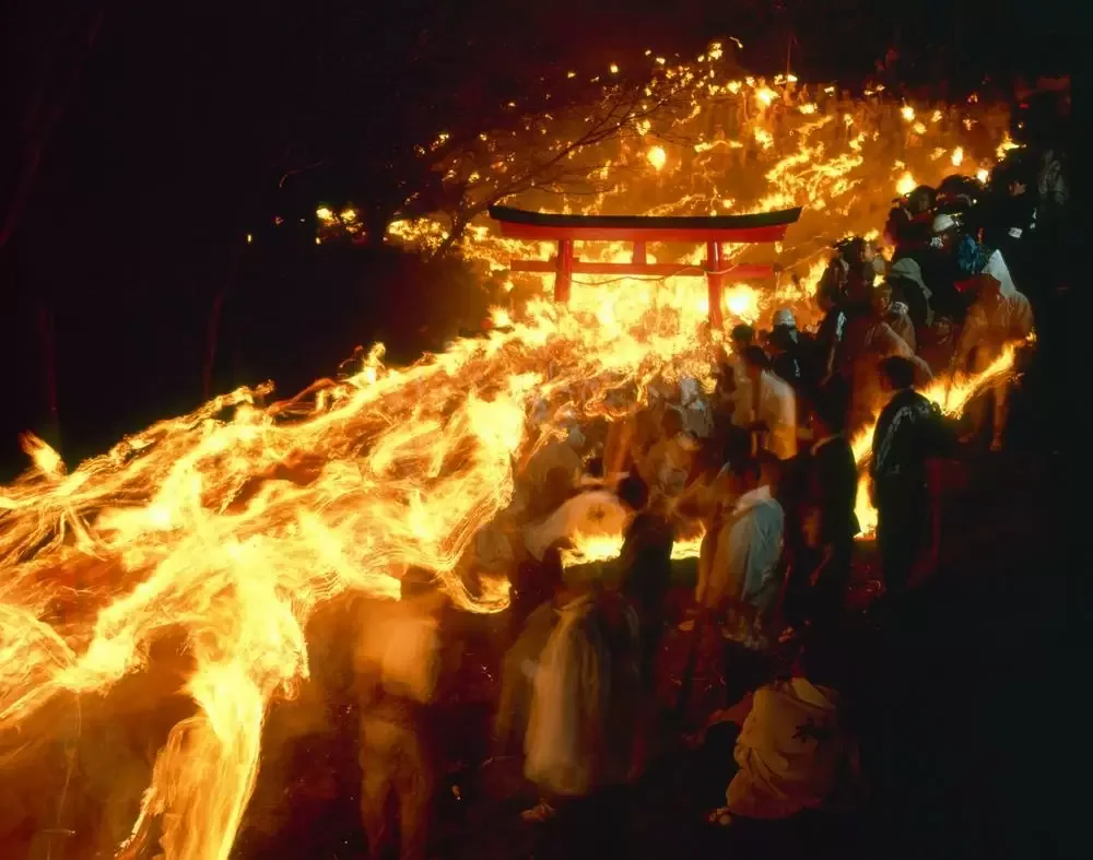 A photograph featured in the article on Kumano Hayatama Taisha’s 20th World Heritage anniversary event, “Kumano Children’s Summit: Passing World Heritage to the Future”
